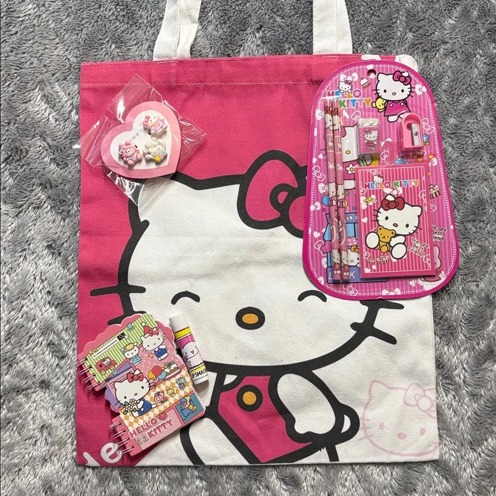 Hello Kitty Tote - Picture 3 of 11